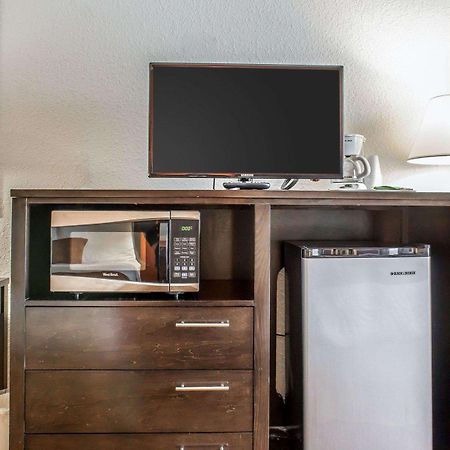 Rodeway Inn & Suites Near Okoboji Lake Milford Bagian luar foto