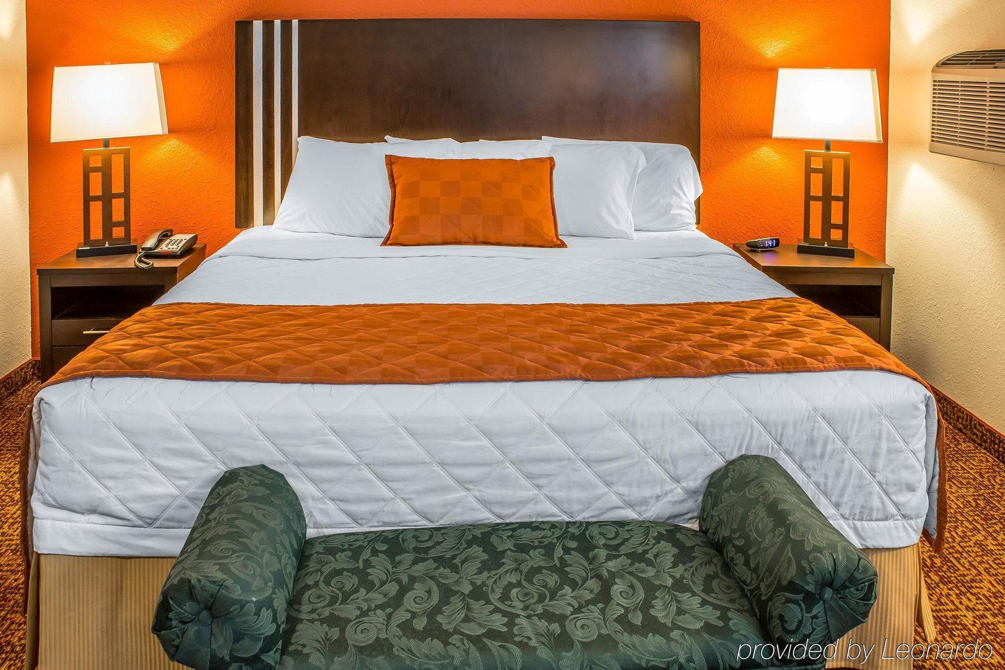 Rodeway Inn & Suites Near Okoboji Lake Milford Bagian luar foto