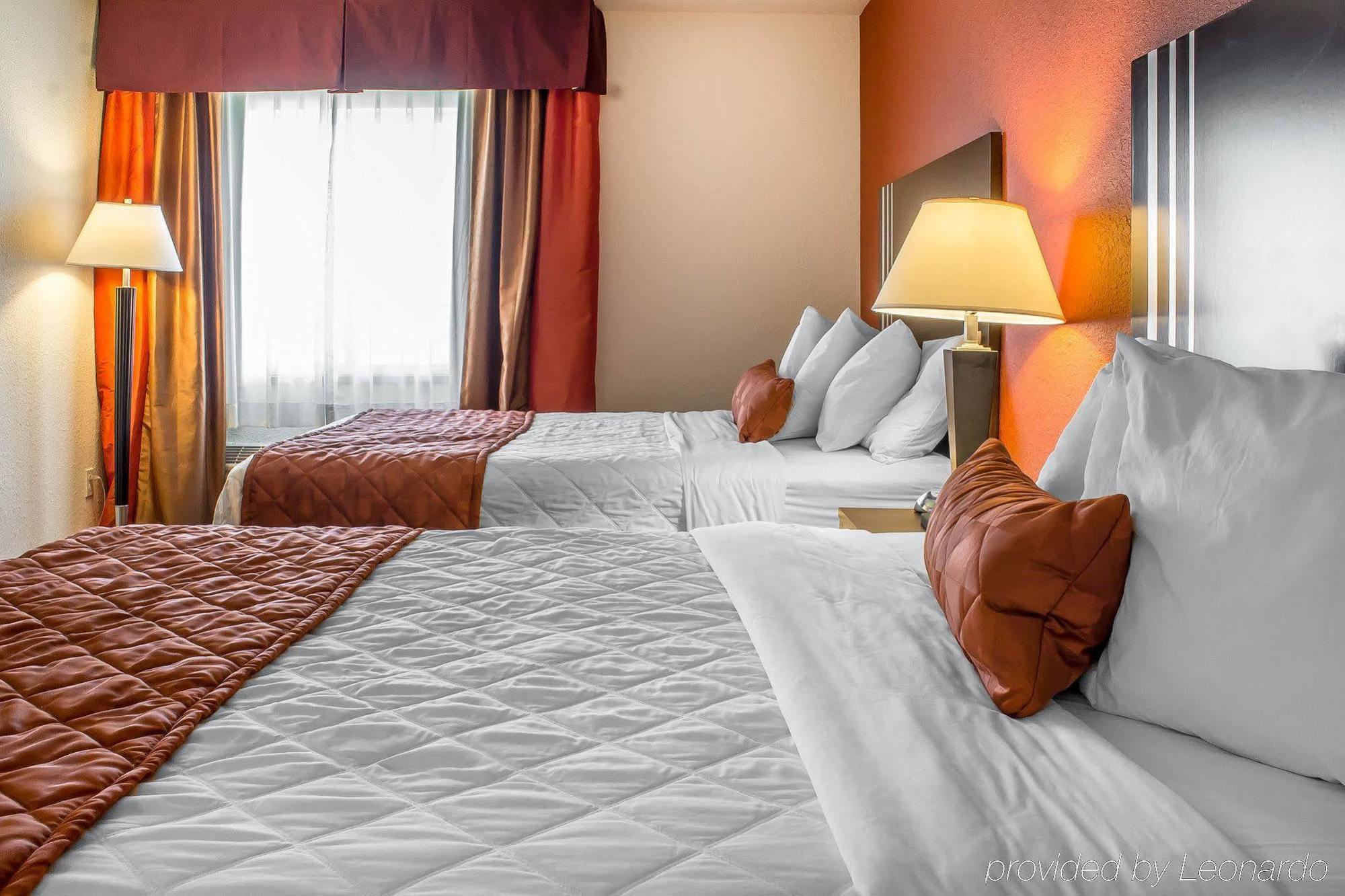Rodeway Inn & Suites Near Okoboji Lake Milford Bagian luar foto